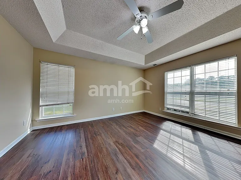 420 Roberts Way — Photo 10