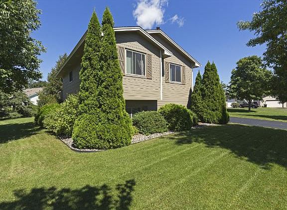 2nd image of 803 Larkspur Ct