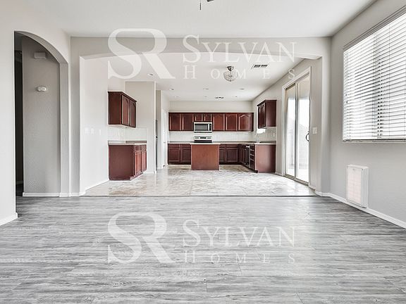 3rd image of 42589 W Palmyra Ln