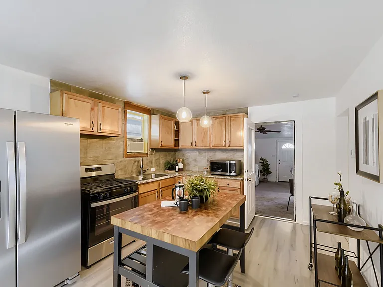 3537 Lipan St — Photo 3