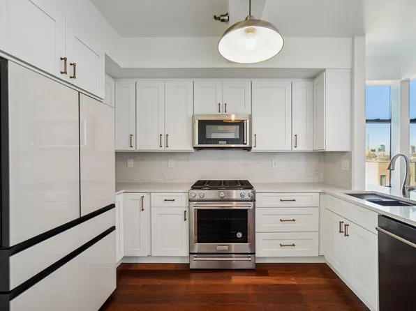 300 Communipaw Avenue image 4 of 43