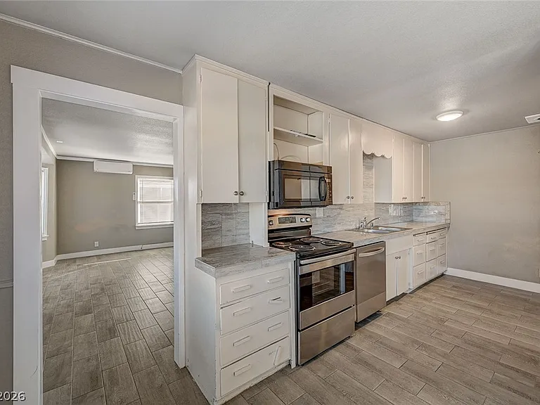 632 Avenue D — Photo 12