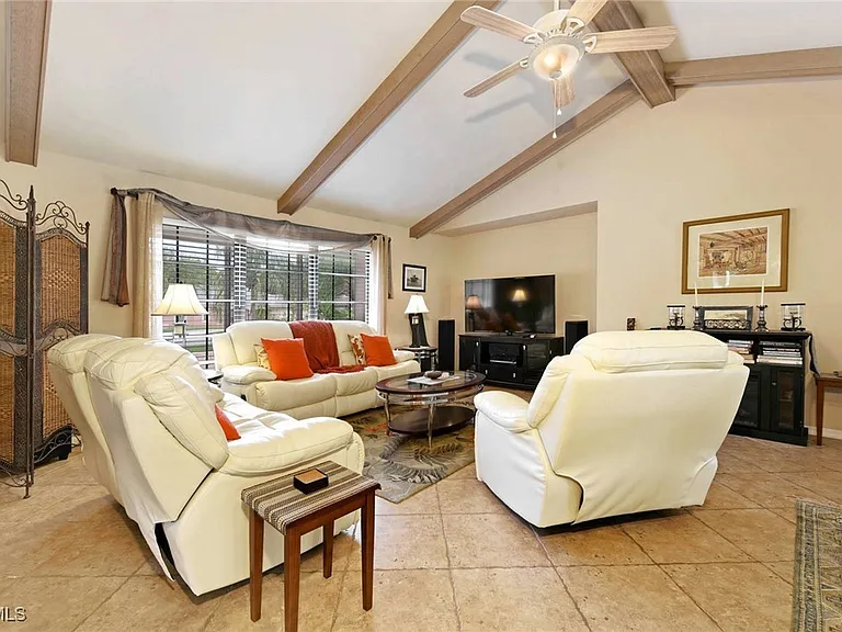 4220 Glasgow Ct — Photo 6
