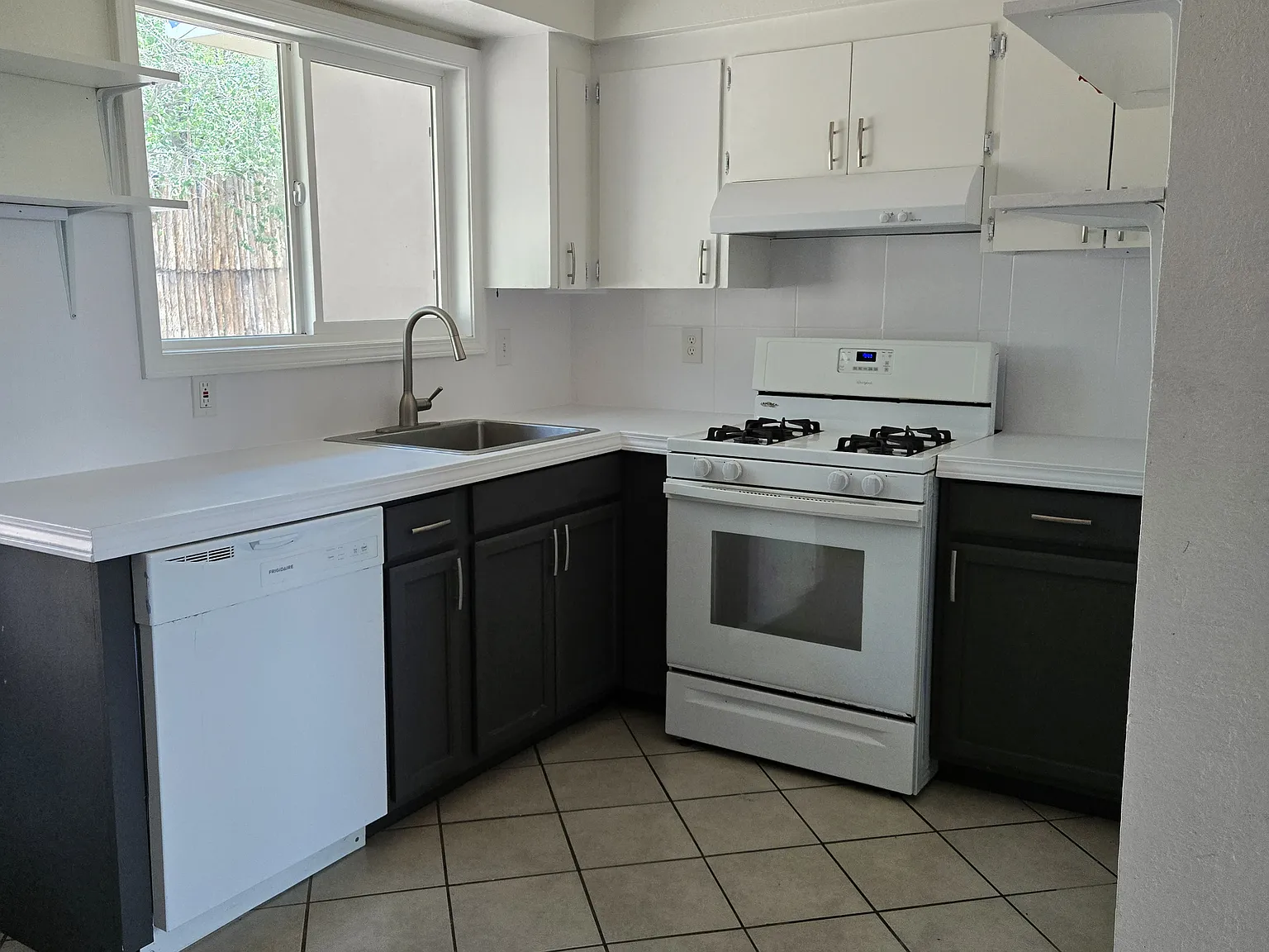 1808 Mann St — Photo 4