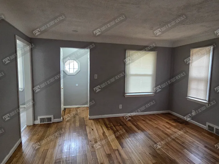 9526 Prest St — Photo 4
