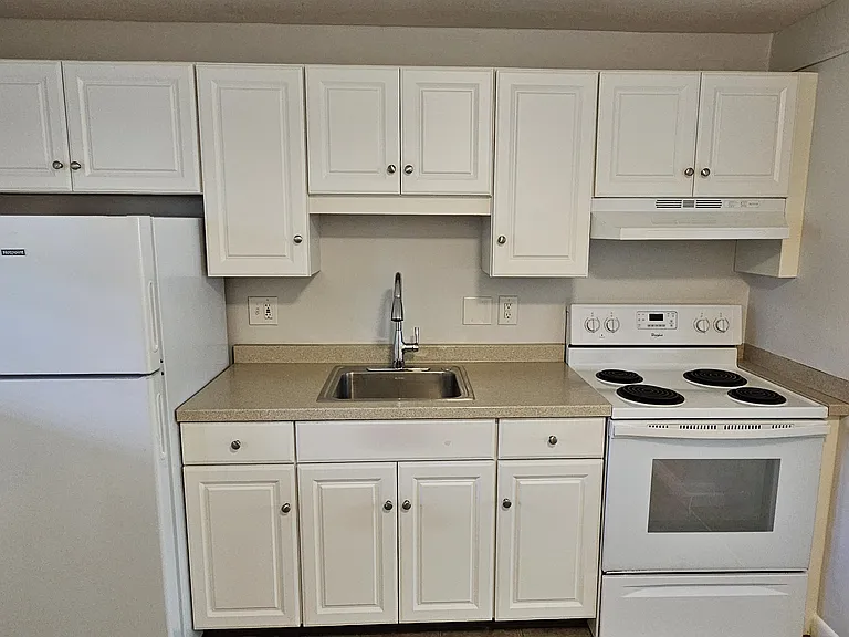 234 Railroad St #4 — Photo 2