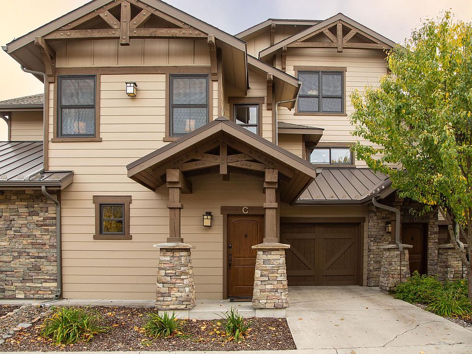 Cozy corner condo with a one-car garage