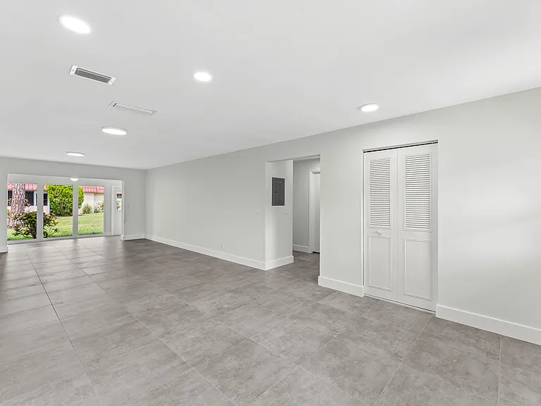 711 Laconia Cir #B — Photo 13
