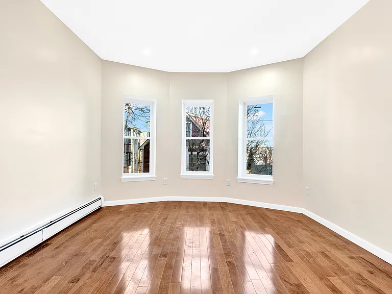 29 Lambert St #4 — Photo 8