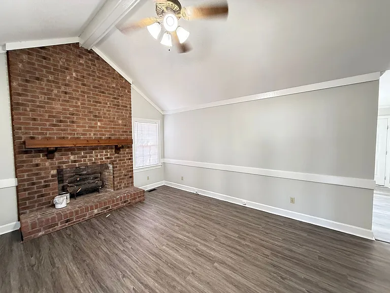 1136 Beechwood Dr — Photo 5