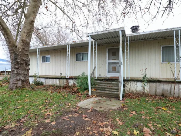5162 Sams Valley Rd, Gold Hill, OR 97525
