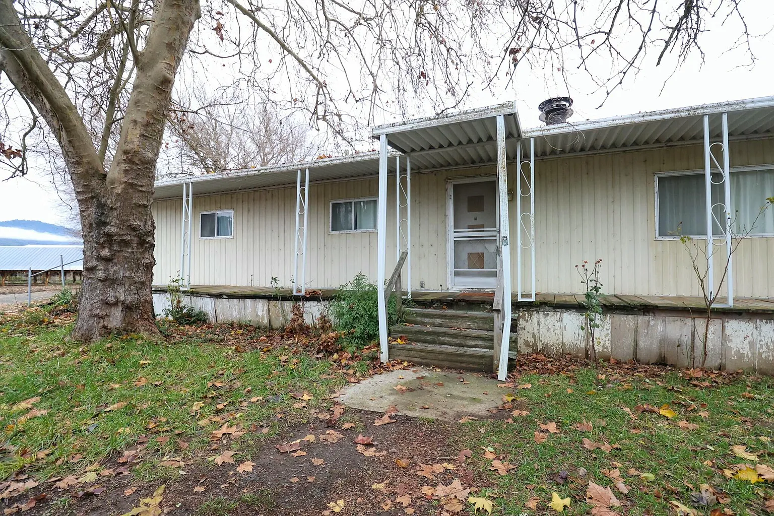 5162 Sams Valley Rd photo 1
