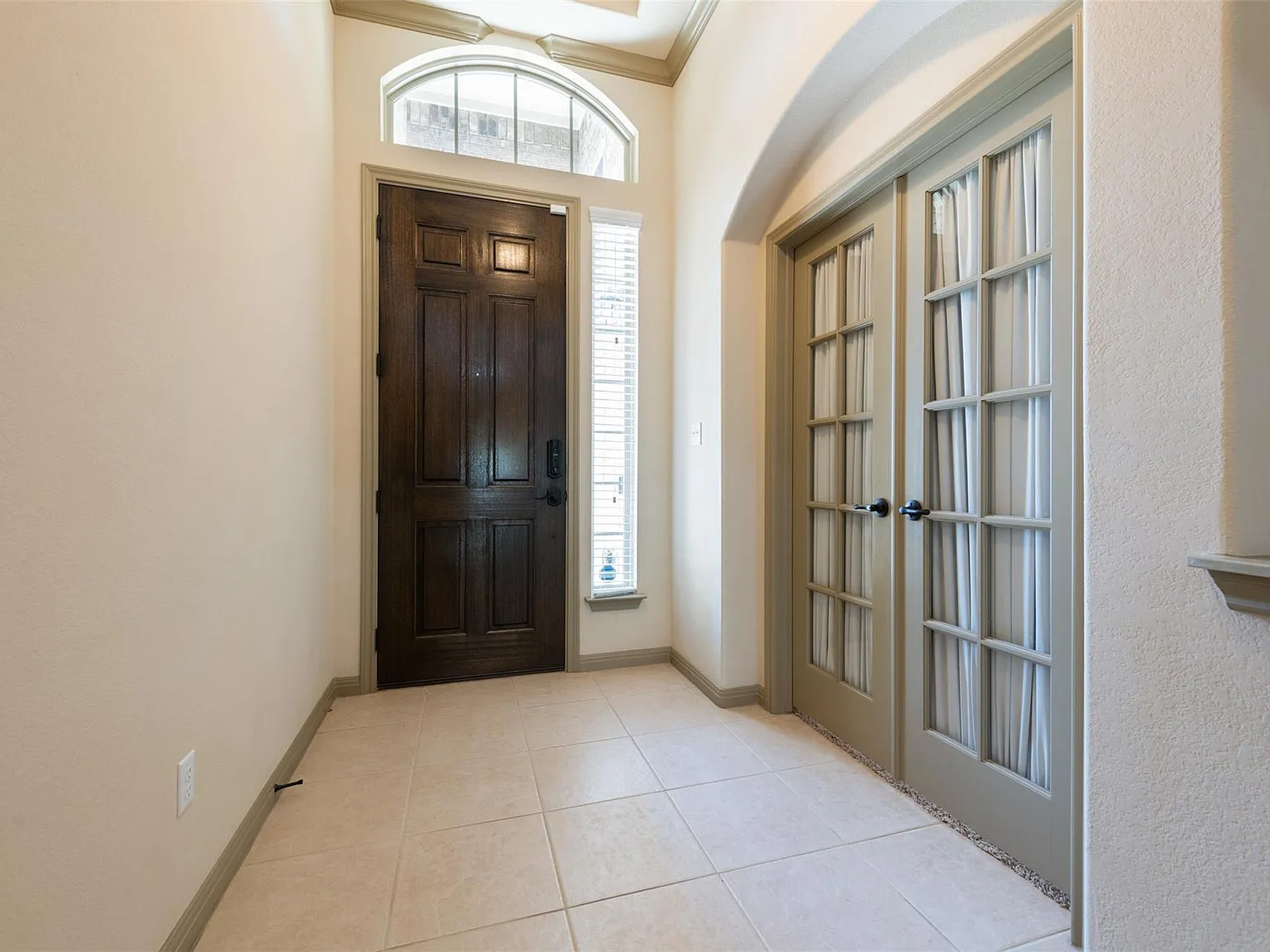 4 bed, 3.5 bath, 2829 sqft, $3,200 — Photo 4