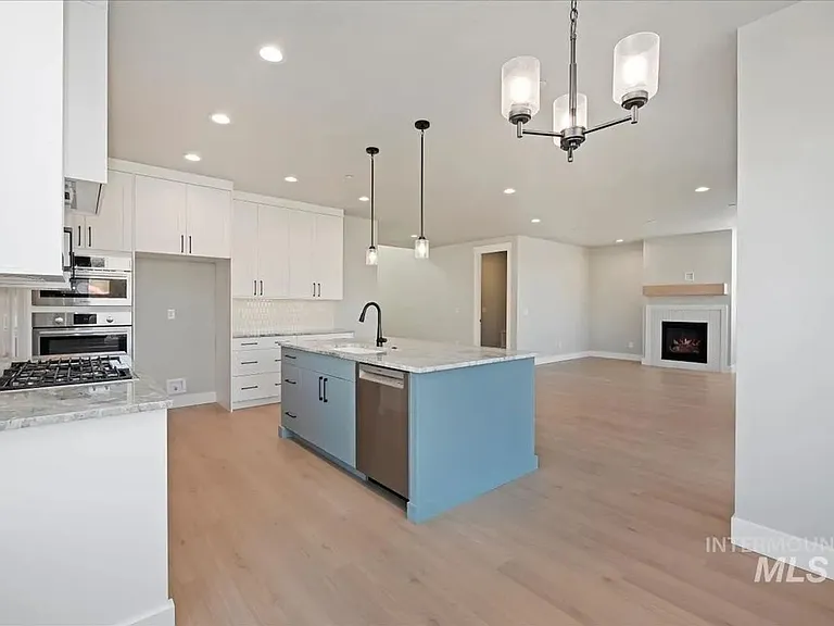 404 Hidden Mill Ct — Photo 7