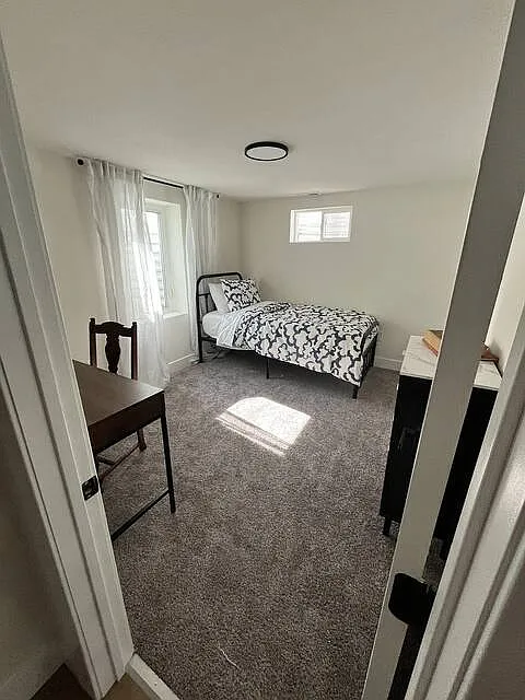 3 bed, 1100 sqft, $2,400 — Photo 3