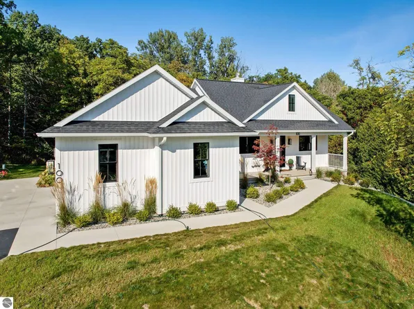 100 Terrace Lane Cmns, Leland, MI 49654