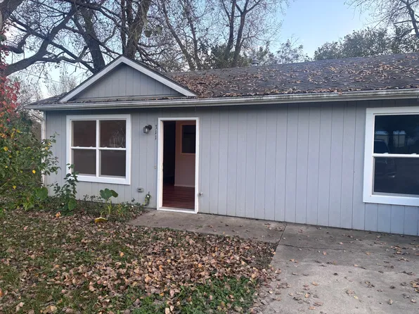 311 Countryside Dr #1, Mc Louth, KS 66054