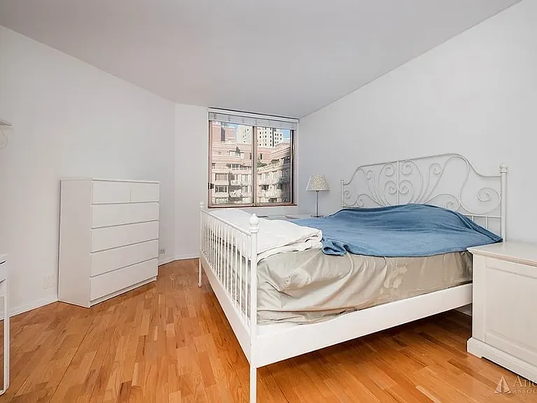 350 W 50th St #4GG — Photo 5