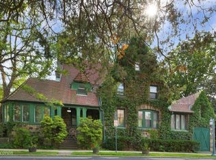 17 Bow St, Forest Hills, NY 11375