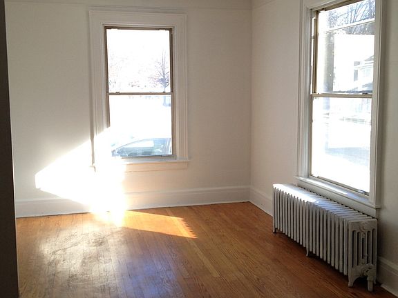3rd image of 1043 Washington Ave
