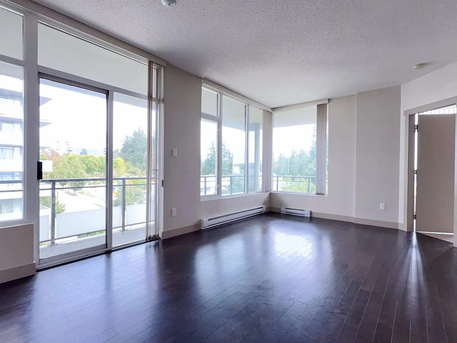 2 bed, 708 sqft, $2,400 — Photo 1