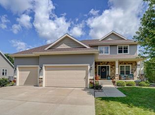 4429 Memorial Cir, Windsor, WI 53598