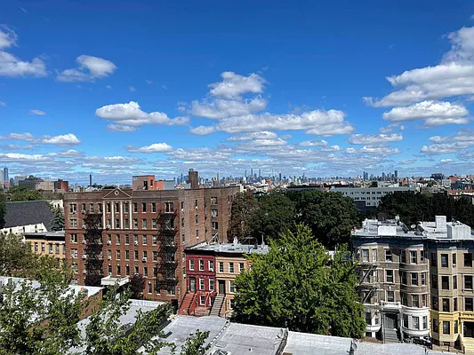 Rented by Greenrock Management | media 10