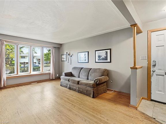 3rd image of 106 Victor Blvd