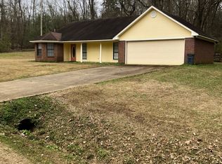 324 Lake Forest Dr, Vicksburg, MS 39183