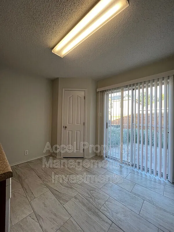 3 bed, 2.0 bath, 1520 sqft, $1,550 — Photo 3