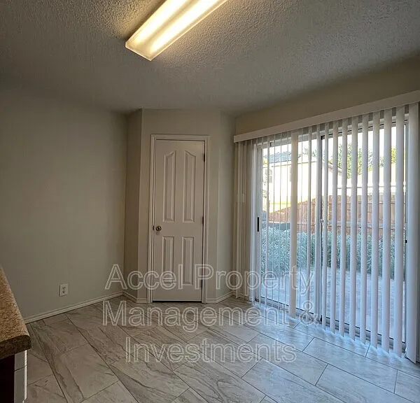 5408 N 35th St — Photo 3