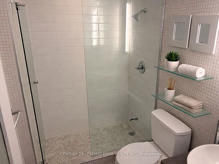 8 Colborne St #1103 — Photo 14