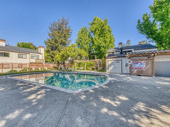 3rd image of 1538 Meadow Ridge Cir
