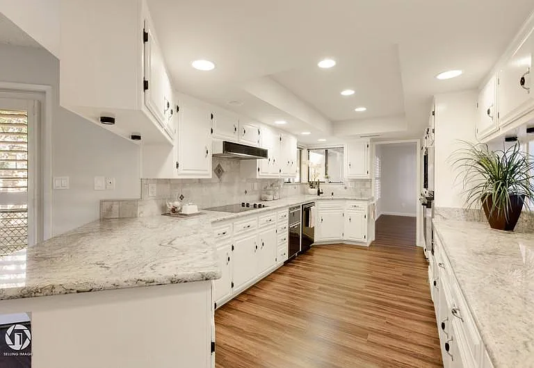 2300 El Portal Dr #49 — Photo 7