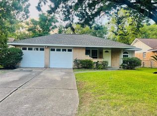 7414 Log View Dr, Houston, TX 77040