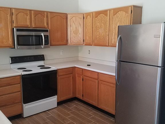 2nd image of 433 Tamarack Dr