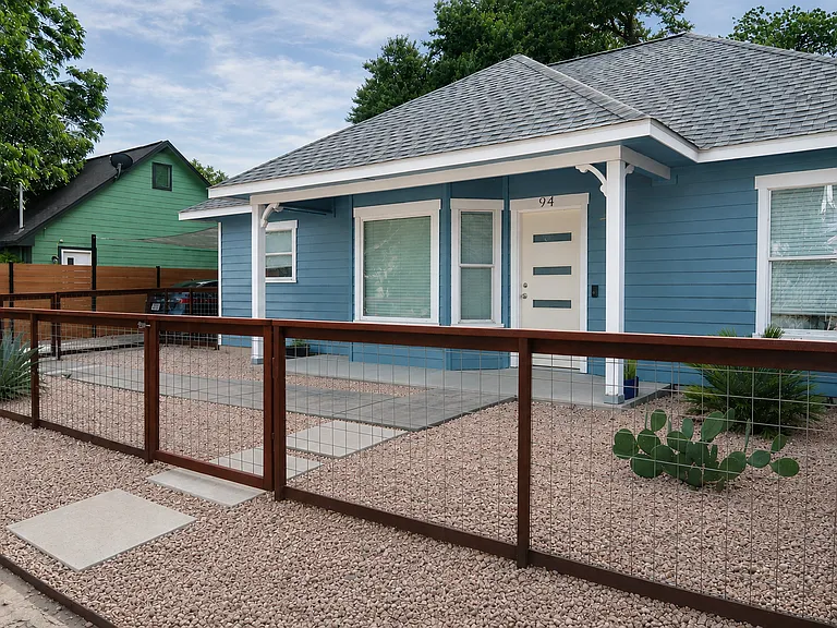 94 Robert T Martinez Jr St — Photo 17