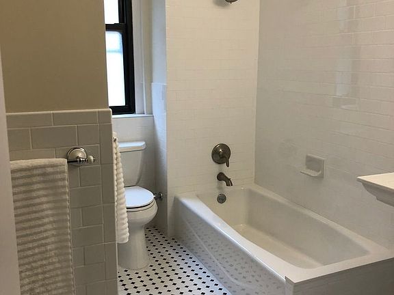 5th image of 308 E 79th St APT 2G