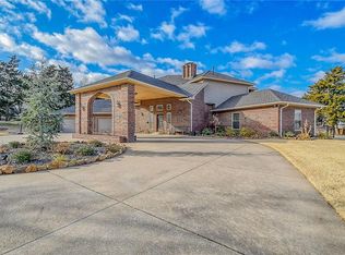 3133 N Lakeview Manor Dr, Bethany, OK 73008
