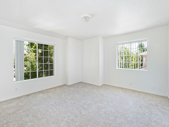 5th image of 28465 Felix Valdez Ave