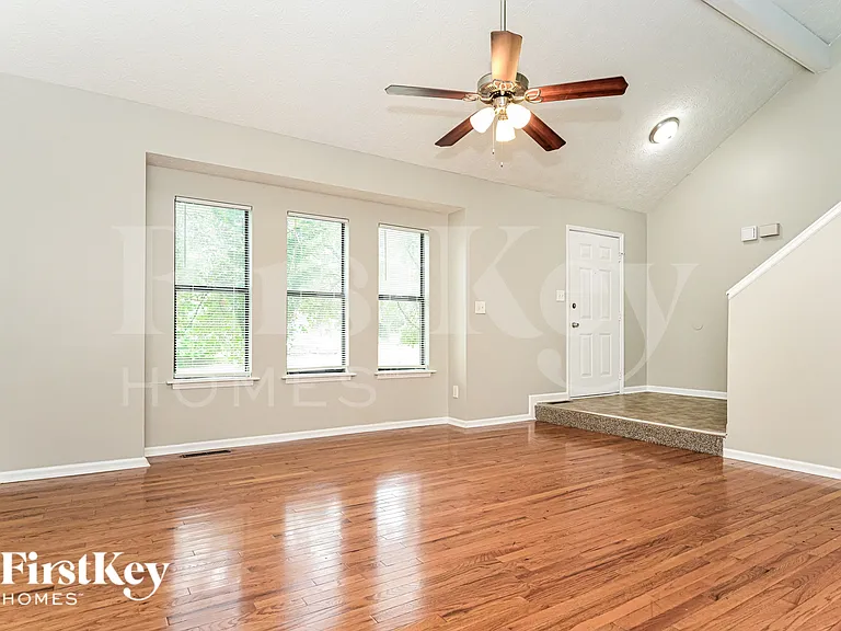 3440 Dogwood Pl — Photo 2