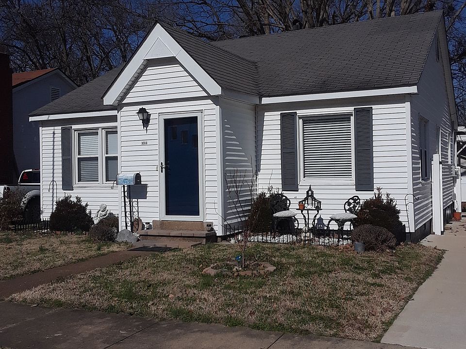 1st image of 1014 High St E