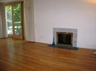 13 Oak Tree Ct, Elmhurst, IL 60126