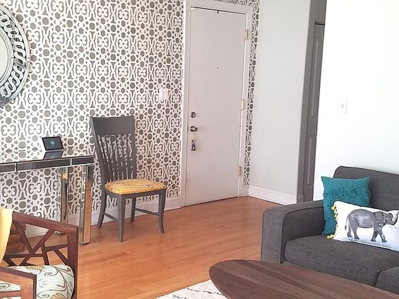 4th image of 1532 W Rosemont Ave #2W