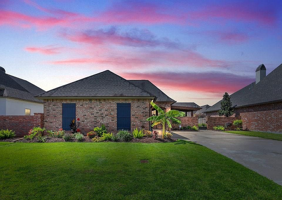 1st image of 917 Middlebrook Cir