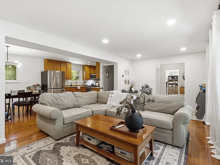 2412 Rosedown Dr — Photo 8