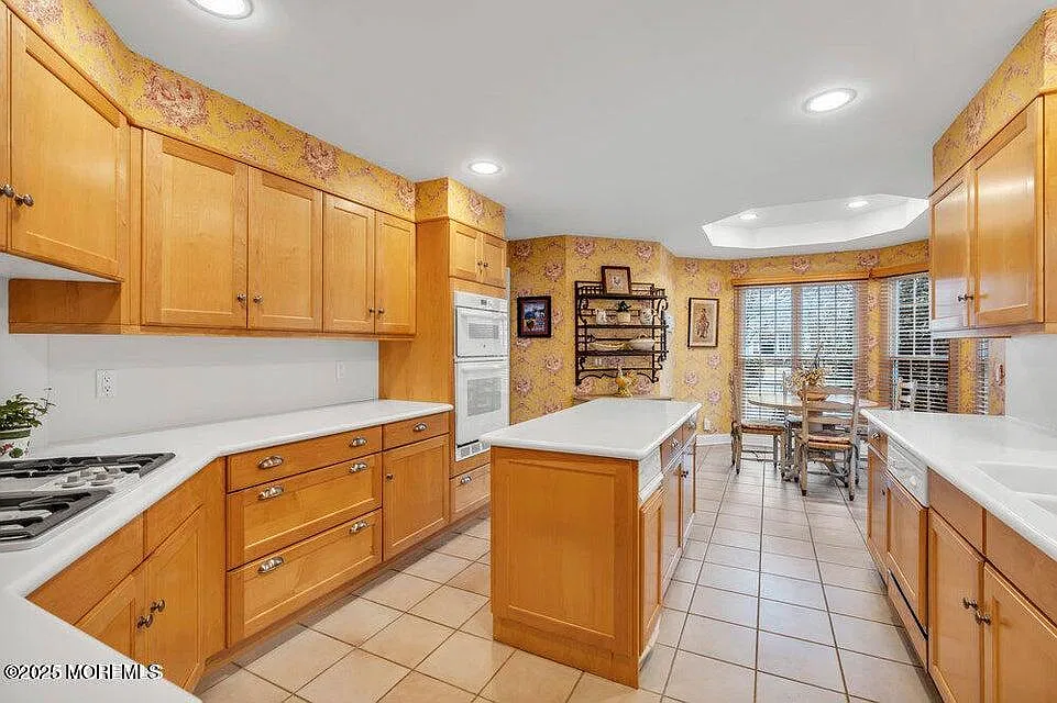 3 bed, 3.5 bath, 3102 sqft, $6,000 — Photo 4