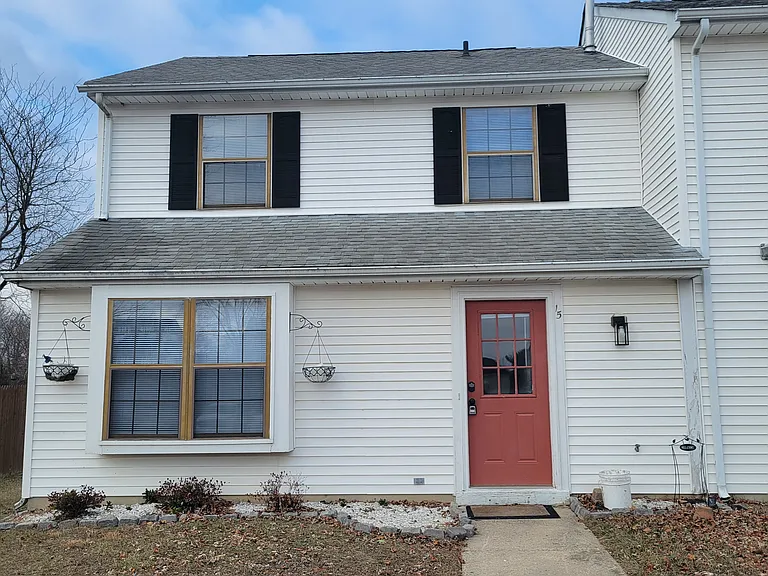 15 Hewitt Ln — Photo 1