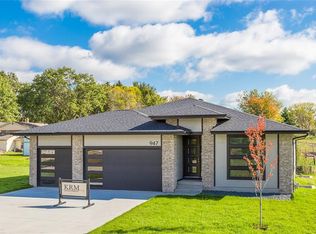 947 84th St, West Des Moines, IA 50266