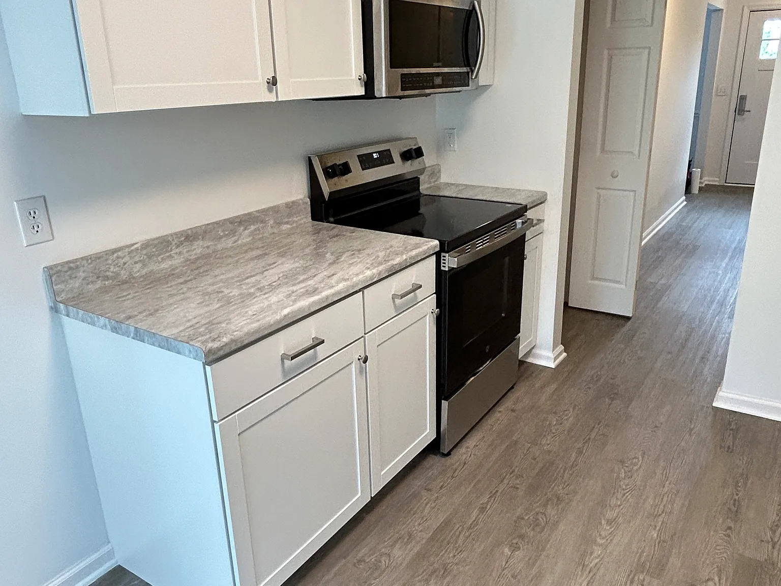 3 bed, 1.5 bath, 1328 sqft, $2,650 — Photo 4